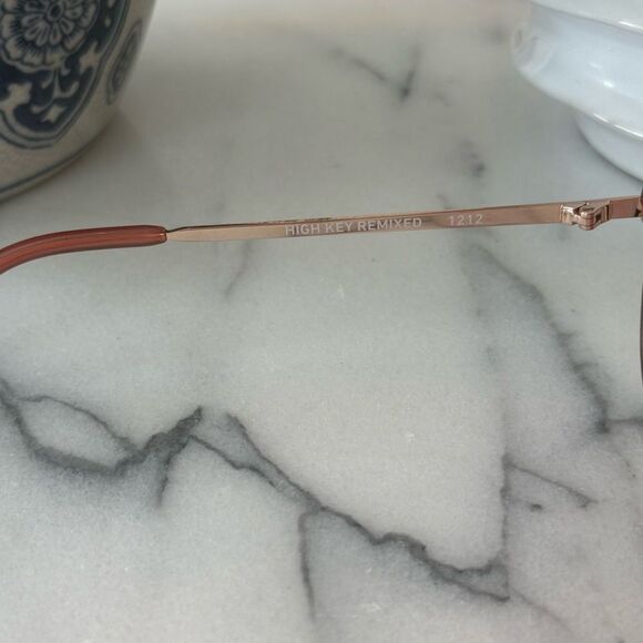 NWOT Quay High Key Remixed aviator sunglasses in pink - Picture 7 of 8